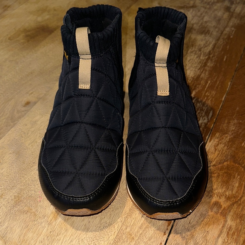 Teva Ember Mid Boots Color Black Style 1106209/BLK